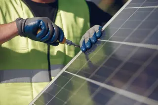 Cómo instalar placas solares en tu hogar de forma segura y fácil