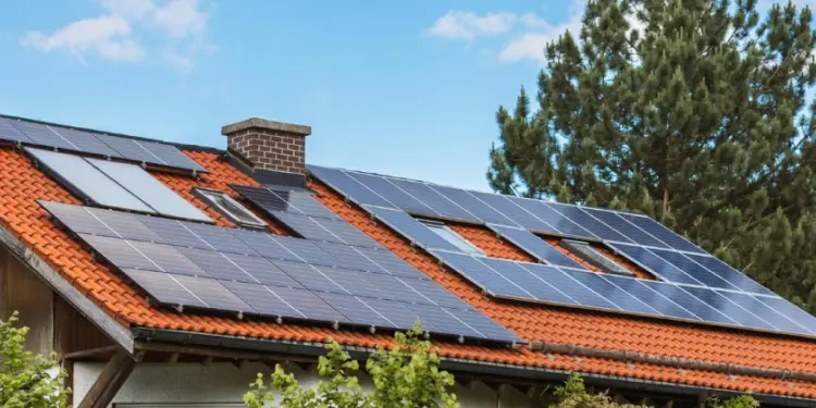 Aerotermia con placas solares